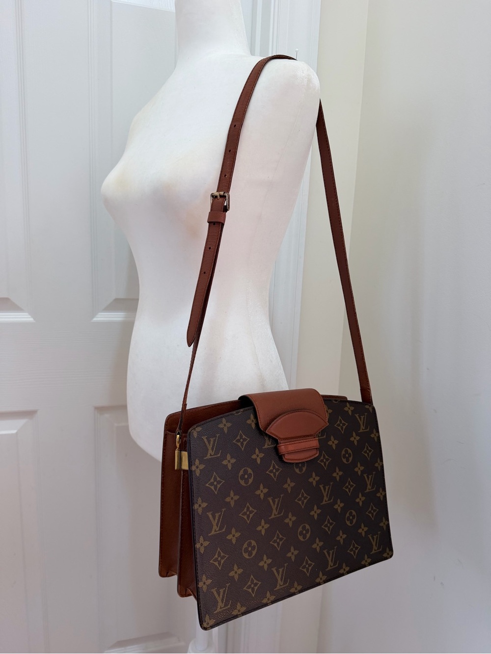 Authentic Louis Vuitton Monogram Courcelles Shoulder Bag - Picture 10 of 16